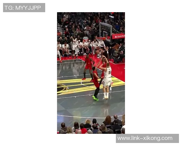 约基奇底线运球转身秀技艺精妙甩传助攻令人惊叹