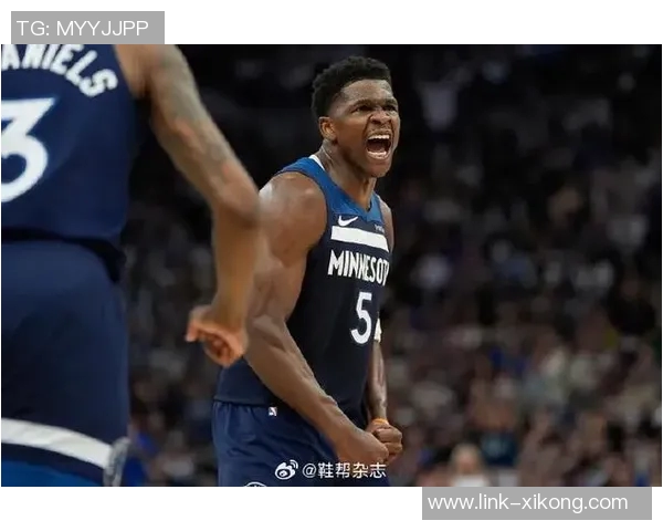 爱德华兹首节狂飙16分表现惊艳10投7中三分命中率高达50