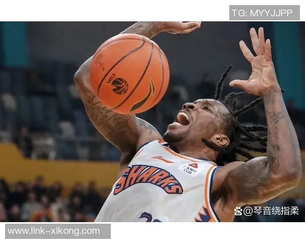 克尼佩尔半场表现惊艳6中4三分球3记轻松拿下11分2篮板1助攻 克尼佩尔半场表现惊艳6中4三分球3记轻松拿下11分2篮板1助攻