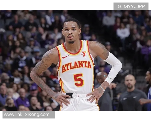 湖人防守升级穆雷被隐身LBJ篮下遭遇重击却未获哨声